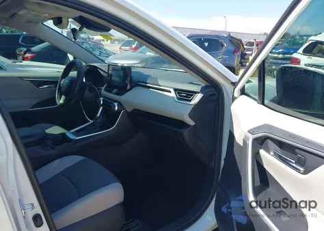 2019 Toyota Rav4 Xle z USA, uszkodzony, nr VIN 2T3W1RFV3KW031627